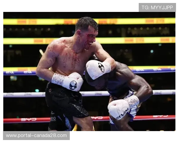 卡特罗尔与埃苏曼头部相撞双双挂彩，鲜血与坚持成比赛视觉主线